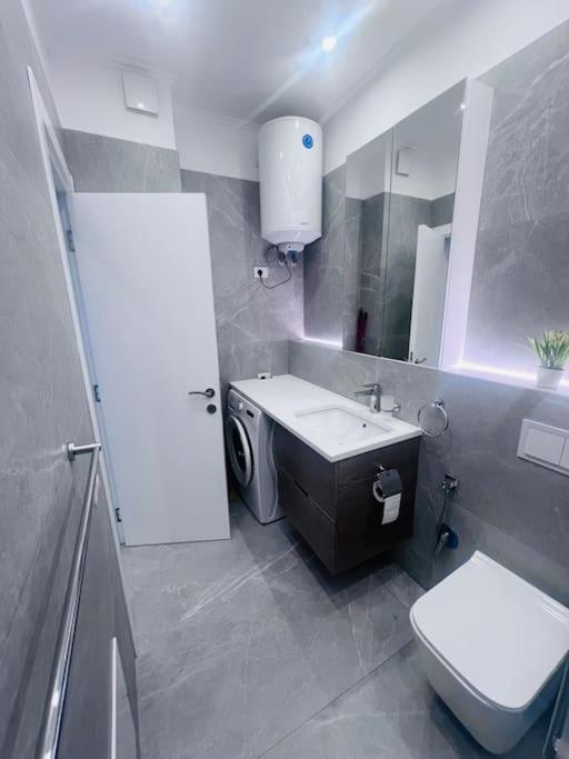 Deluxe Flat With Garden_Tirana Exterior foto