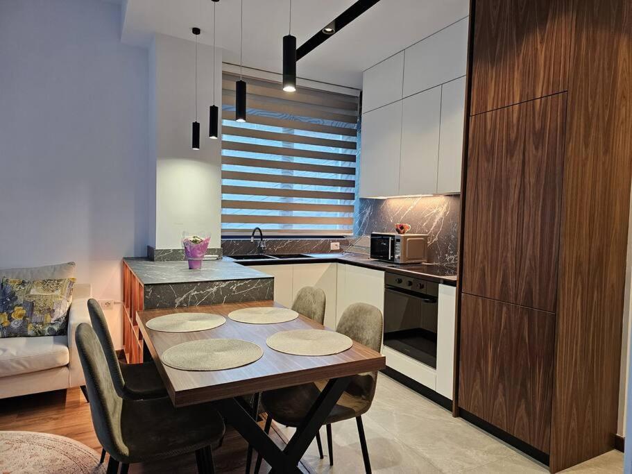 Deluxe Flat With Garden_Tirana Exterior foto