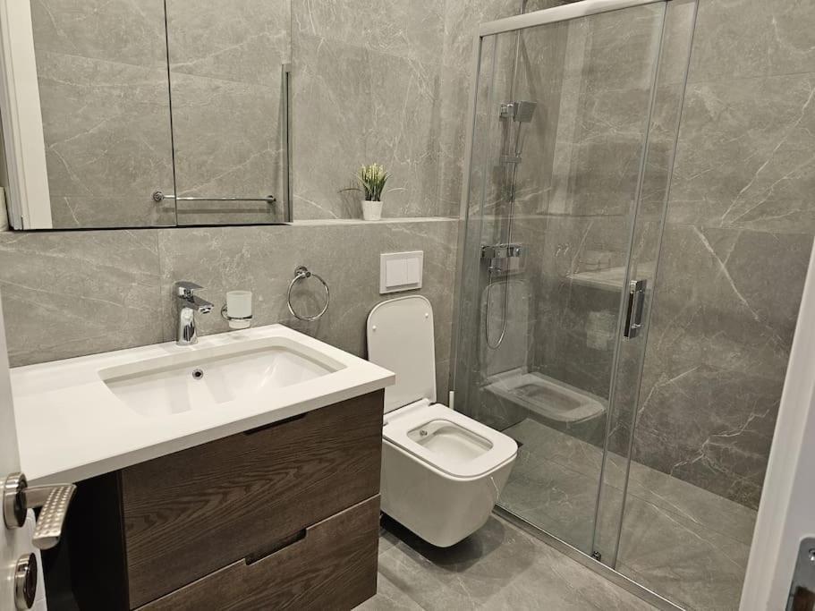 Deluxe Flat With Garden_Tirana Exterior foto