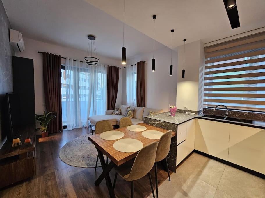 Deluxe Flat With Garden_Tirana Exterior foto